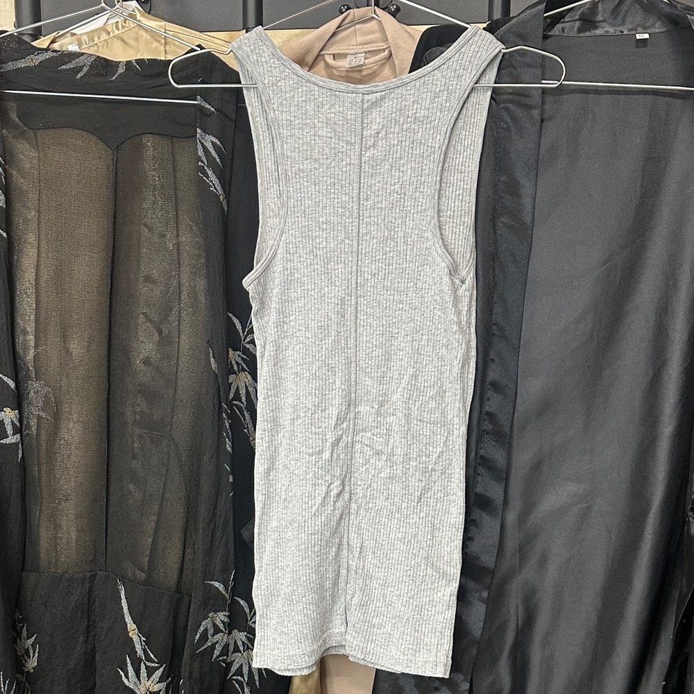 GAP Gray Ribbed Tank Top - Picture 3 of 3